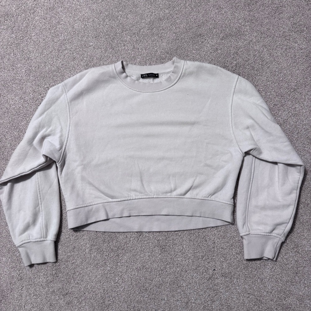 Zara - M - Super Cropped Cream Sweatshirt